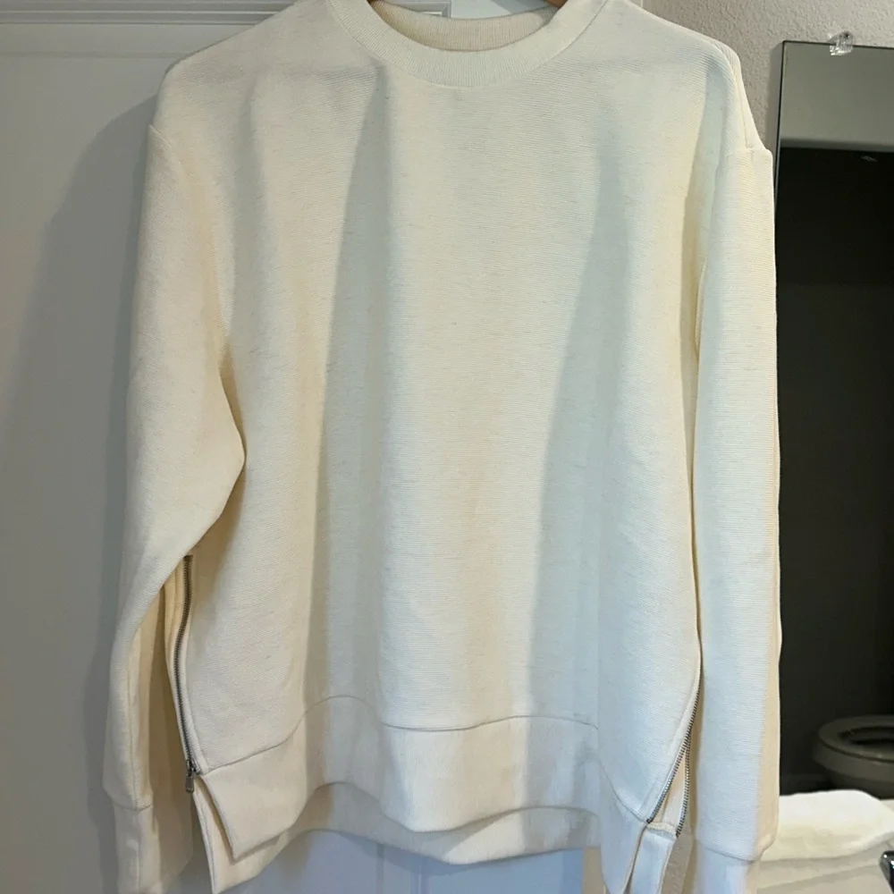 calia crewneck with side zipper slits - Picture 3 of 3